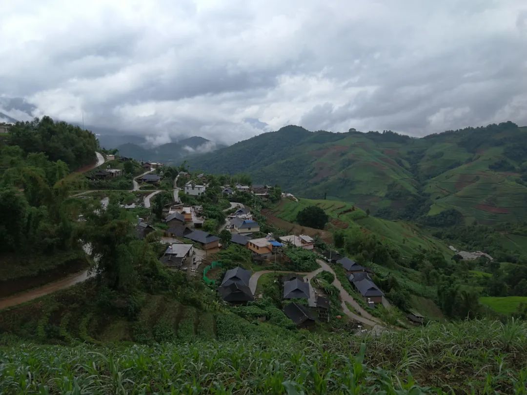 系列纪录片《一村一寨总关情》讲述云南西盟班母村脱贫故事