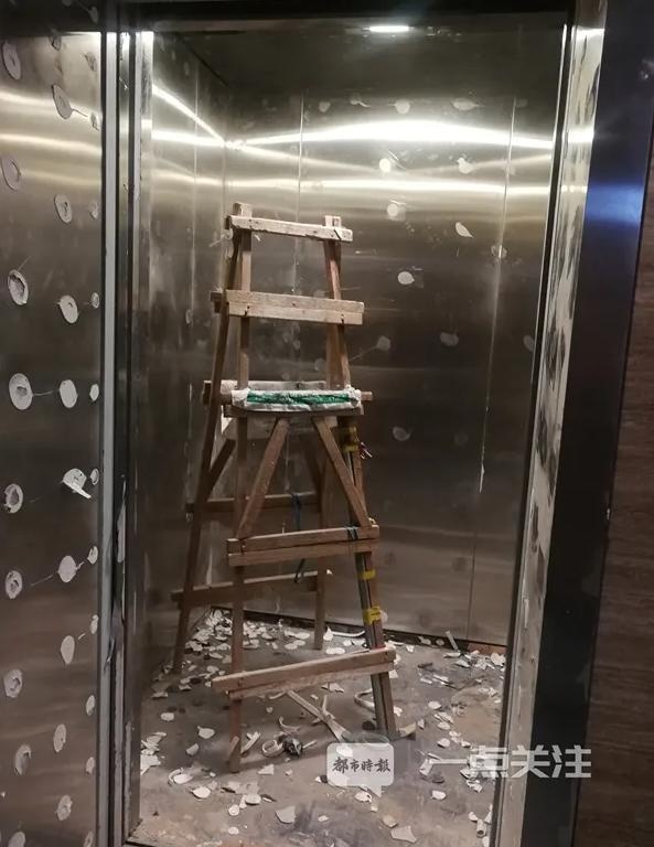 害怕电梯卡在12楼死机了昆明一小区2年内发生20多起电梯惊魂事故