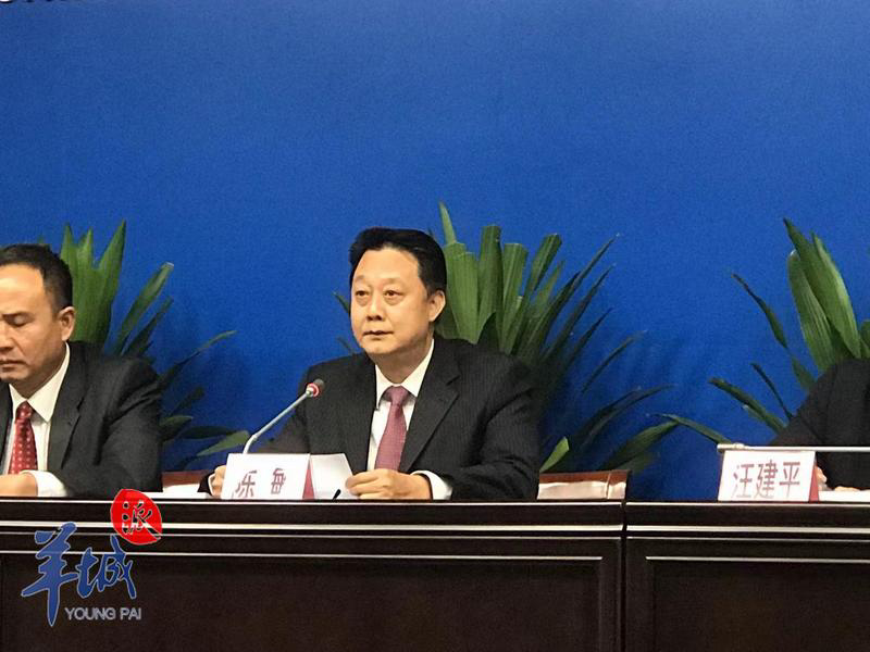 广州市人社局党组成员,副局长陈敏介绍了广州推动港澳人员在穗