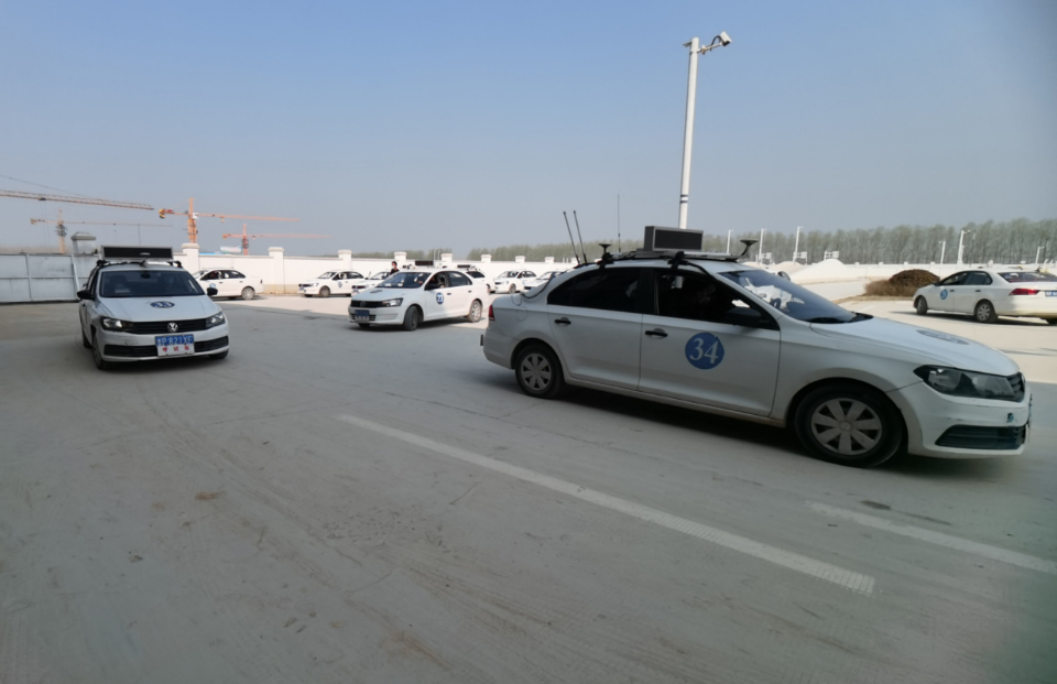 现场体验考试车.