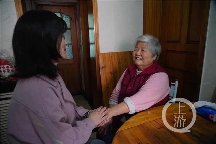 真的很暖！8旬婆婆看病遇到好心人，而善举并没有就此停止休闲区蓝鸢梦想 - Www.slyday.coM