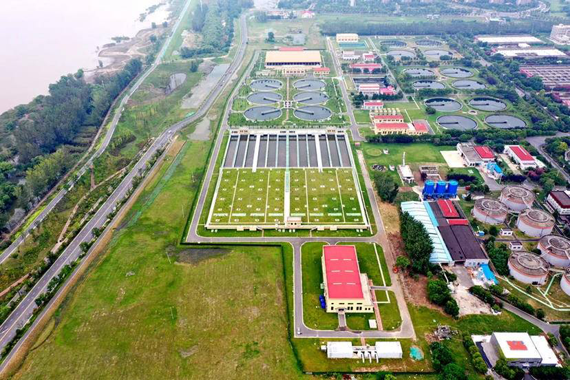 江心洲污水厂设计处理规模每日64万立方米,原出水执行一级b排放标准