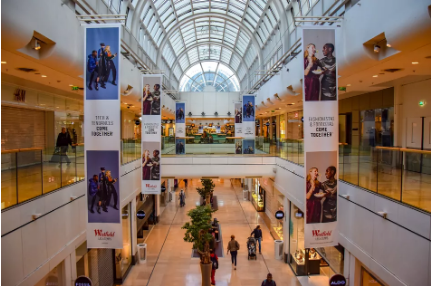 ▲ 拉德芳斯老牌购物中心四季商业中心,兴建于1981年,经历两次重大调改,如今以其多元化业态与品牌而著称,日均接待客流仍保持10万以上的高位。