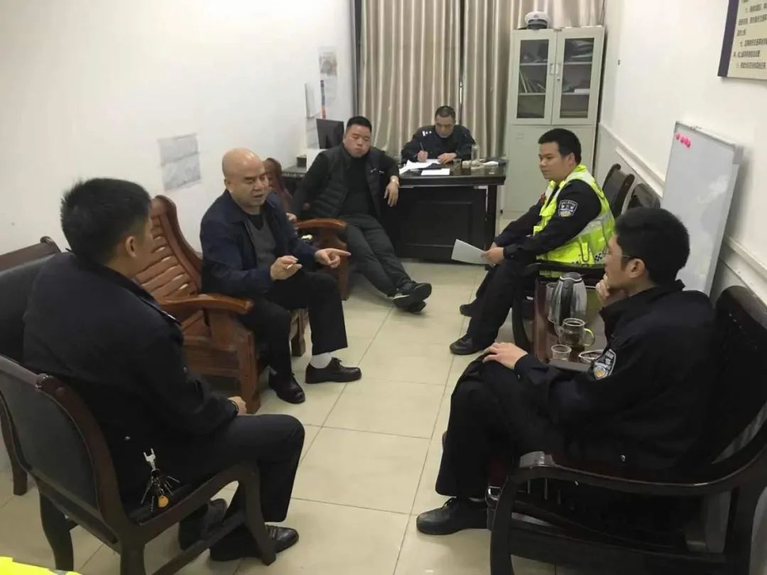 愤怒！广西6岁男孩遭车碾压，肇事司机帮他穿鞋后竟然......休闲区蓝鸢梦想 - Www.slyday.coM