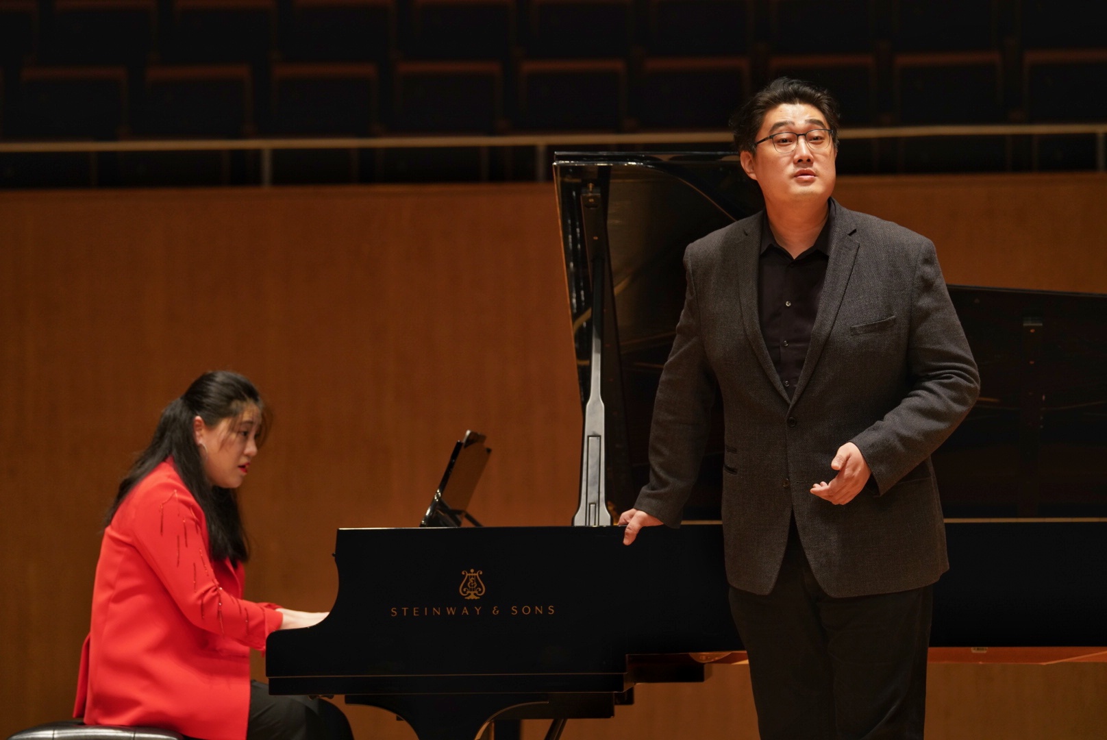 3月12日晚,钢琴家左章来到上海东方艺术中心,带来《旅行岁月》钢琴