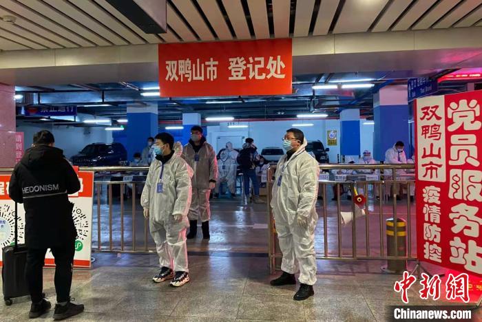 客运人员严防境外疫情输入。黑龙江省交通运输厅供图