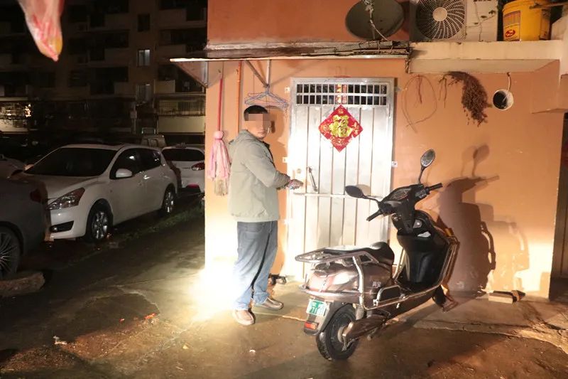 愤怒！广西6岁男孩遭车碾压，肇事司机帮他穿鞋后竟然......休闲区蓝鸢梦想 - Www.slyday.coM