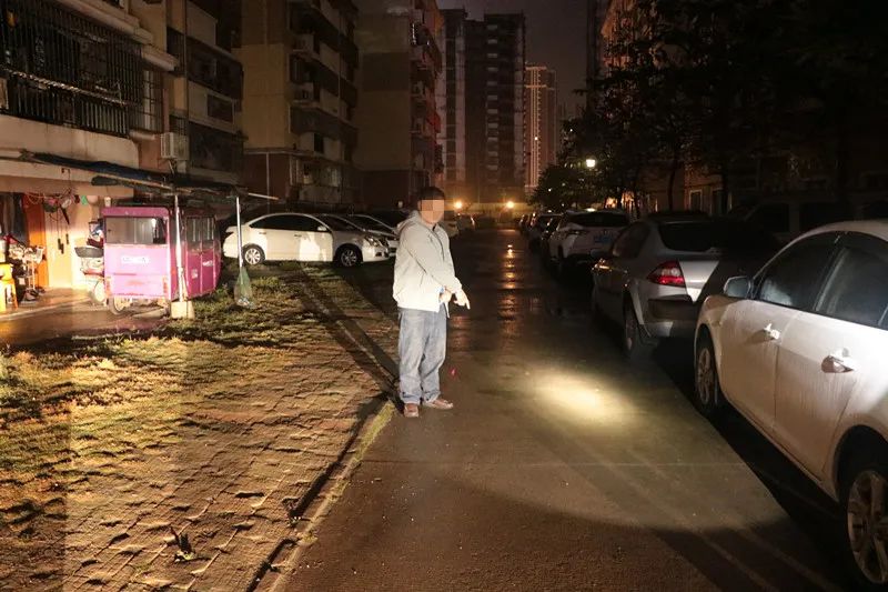 愤怒！广西6岁男孩遭车碾压，肇事司机帮他穿鞋后竟然......休闲区蓝鸢梦想 - Www.slyday.coM