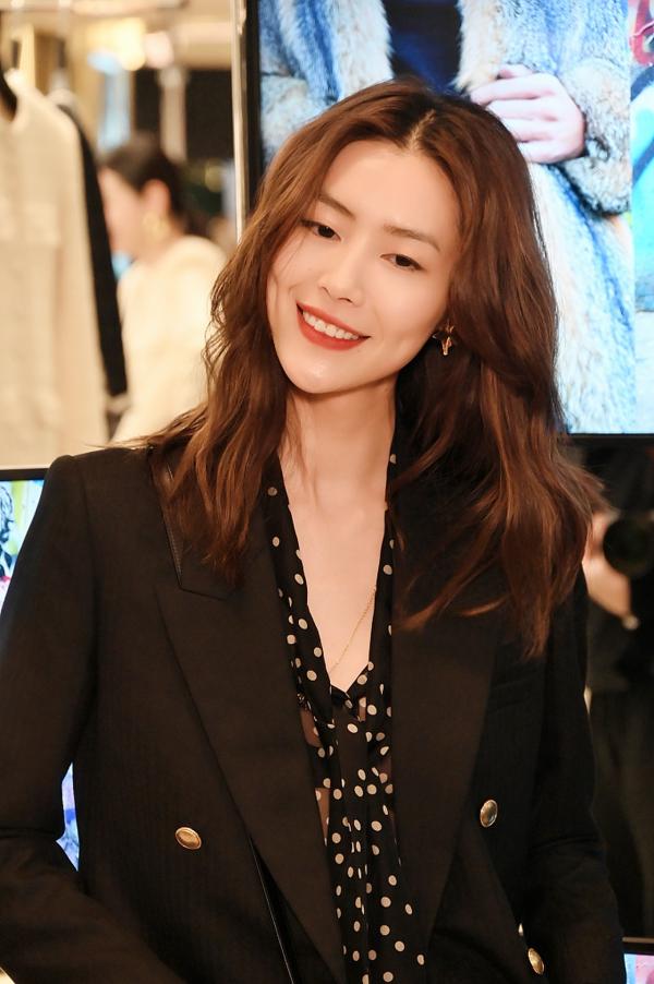 2021年03月11日,上海,刘雯亮相ysl伊夫圣罗兰品牌活动.