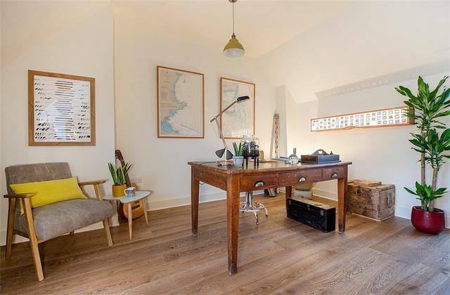 一家三口买下90年代的老破房,装修老旧不堪,翻修前后差异太大