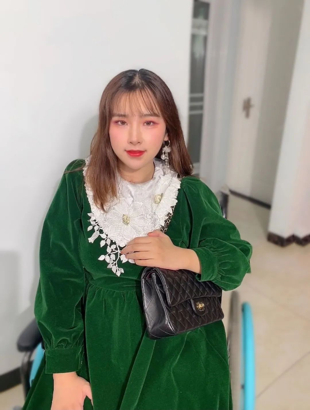 轮椅上的璐英流.受访者供图