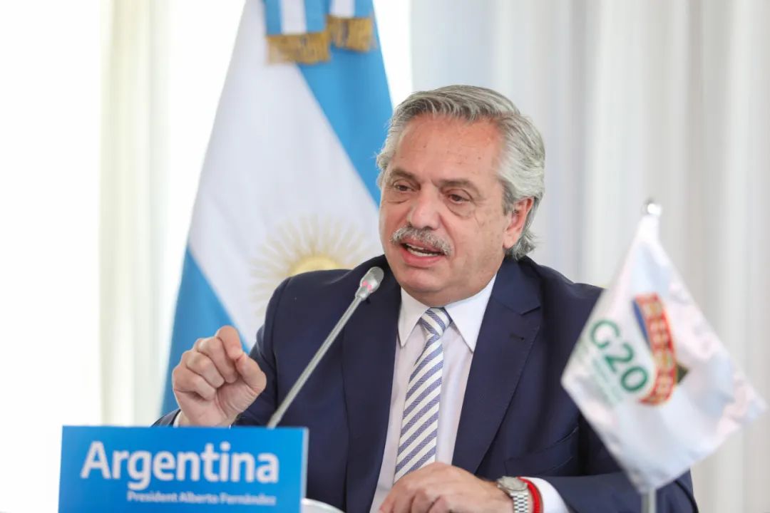 当地时间2020年11月21日，阿根廷总统阿尔韦托·费尔南德斯在二十国集团峰会上发表讲话。图源：澎湃影像