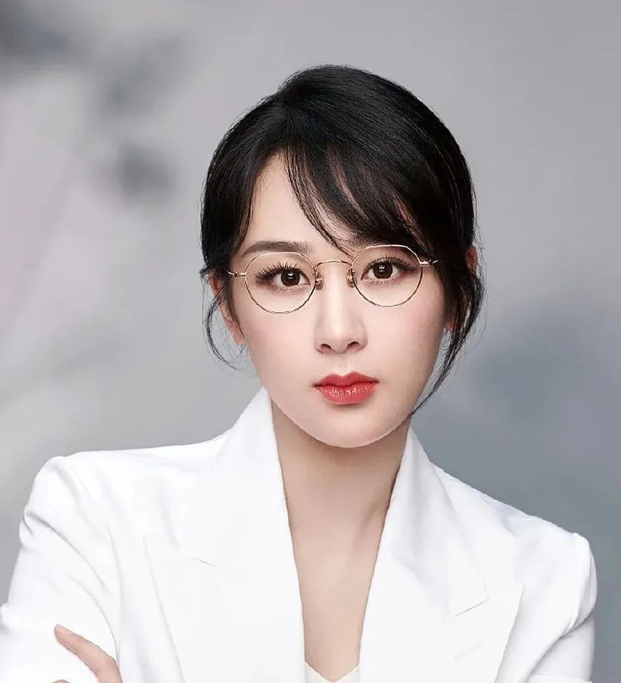 在剧组肝到凌晨四点的杨紫怎么跟我的熬夜肌不一样