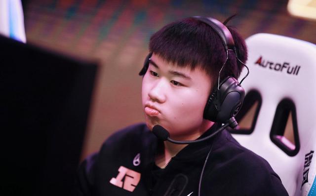 花1500w买的wei赚大了麦克风中wei竟是rng总指挥