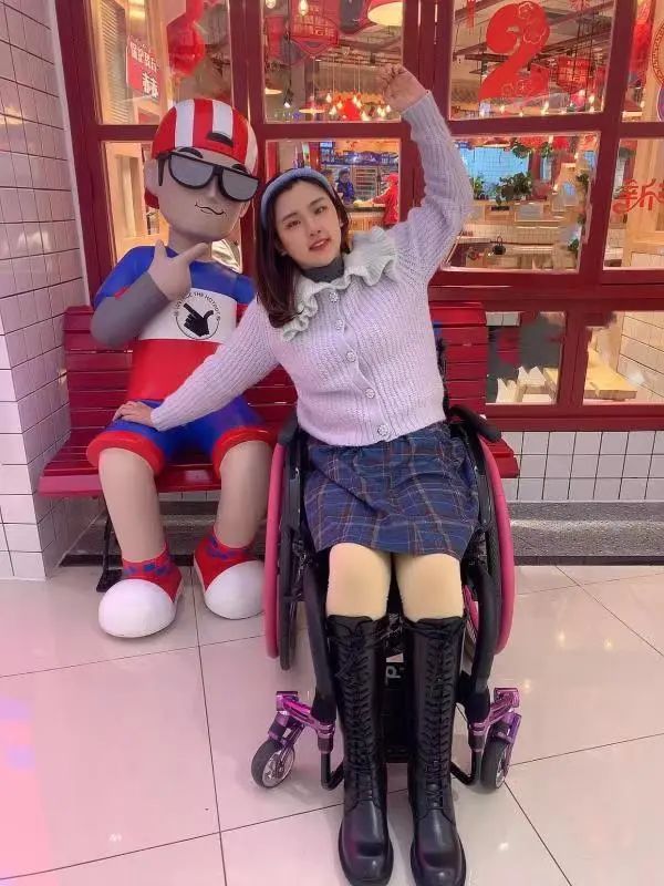 轮椅上的璐英流.受访者供图