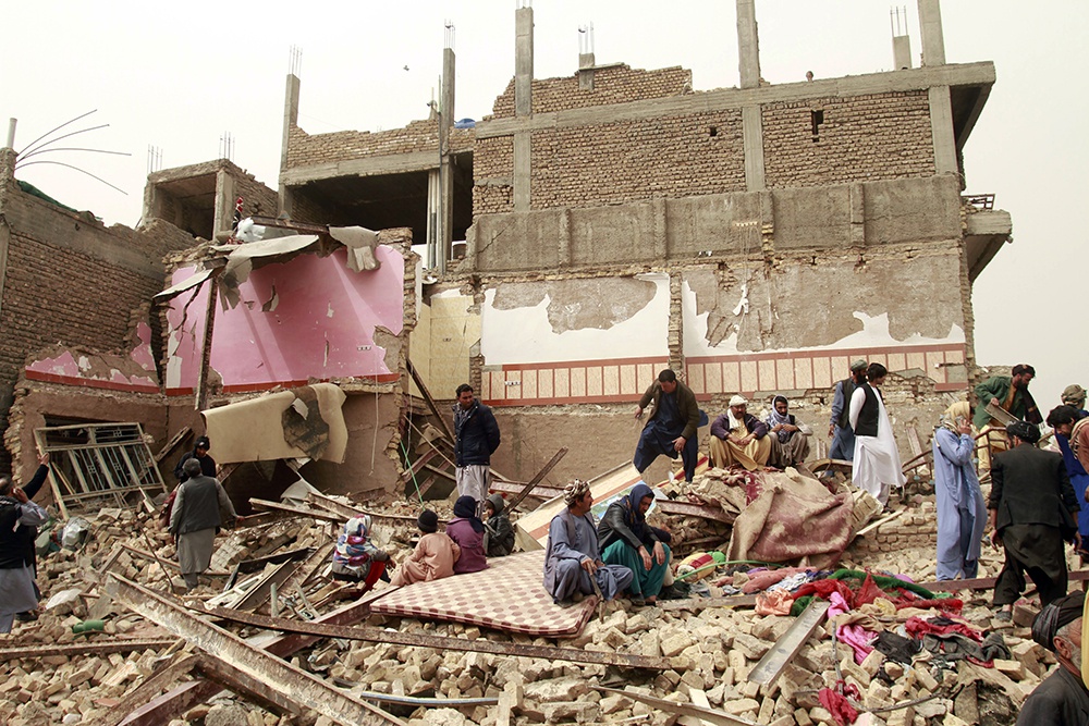 早安·世界｜阿富汗西部遭汽车炸弹袭击，造成警民8死54伤