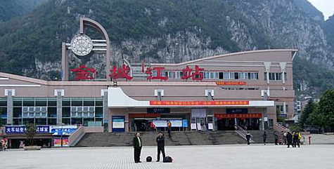 明天起,金城江火车站又一对客车恢复开行