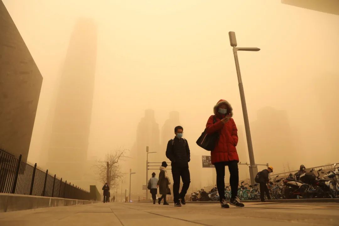近十年最强沙尘暴多省发黄色预警