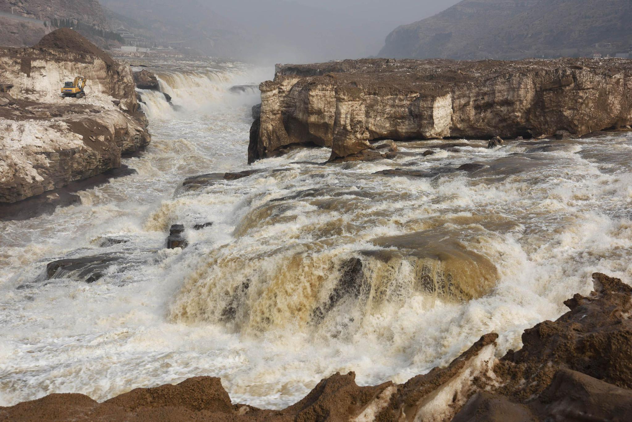 春回大地黄河壶口瀑布迎20年来最早桃花汛