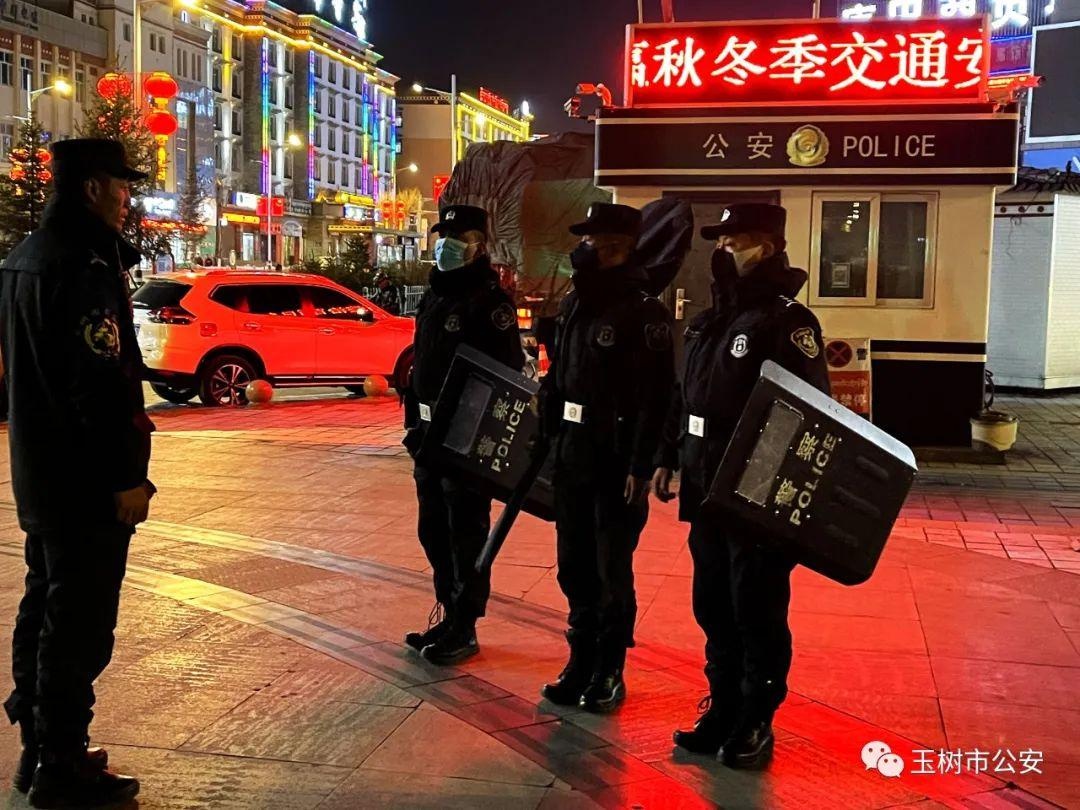一线警务丨防暴大队昼夜巡逻为百姓守护平安