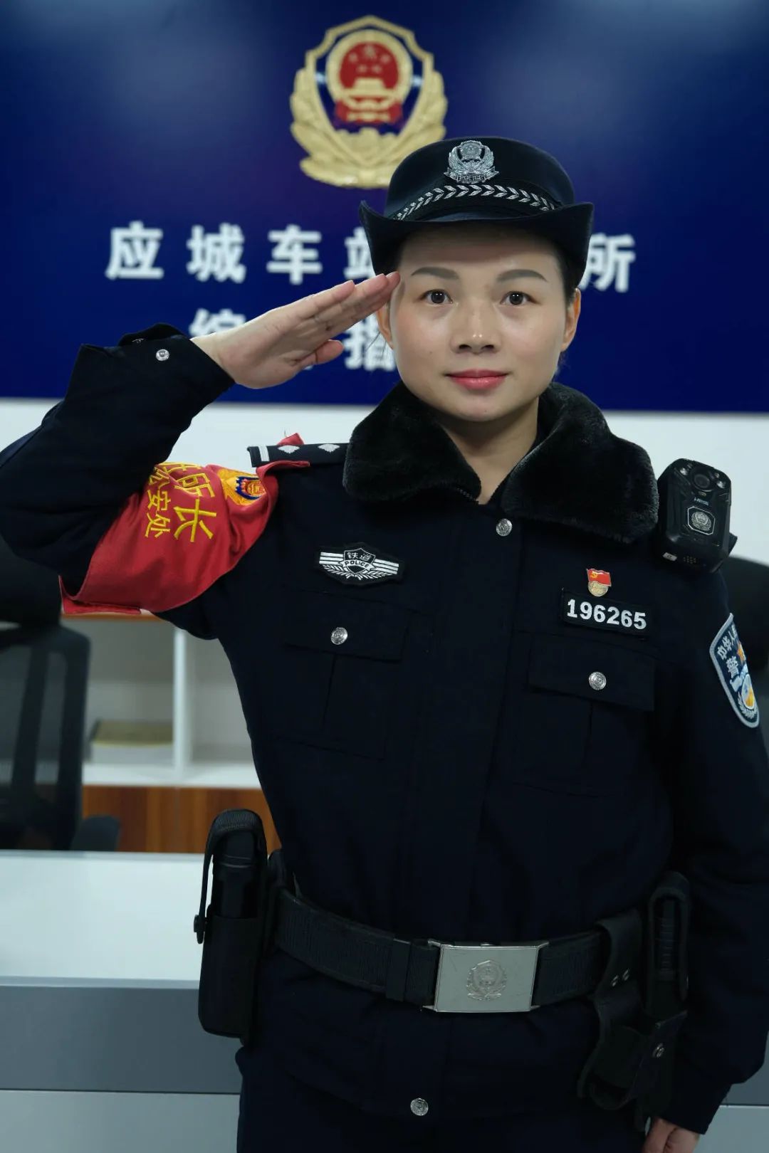 多年后我就成了你23年前洪水中的抱树女孩成了人民警察电讯人物