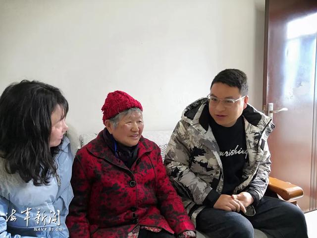 帅气！三个连贯动作，这名水兵救下7旬老人休闲区蓝鸢梦想 - Www.slyday.coM