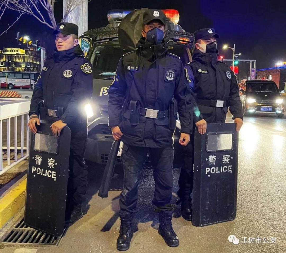 一线警务丨防暴大队昼夜巡逻为百姓守护平安