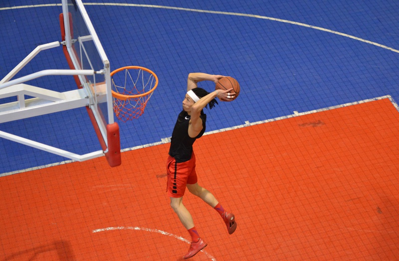 cba草根扣篮选手陈登星受邀参加今年扣篮大赛