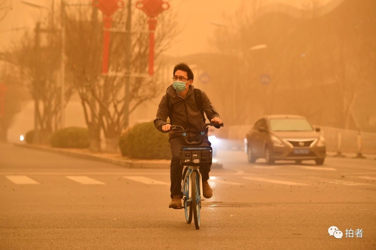 多图直击|北京今年最强沙尘来袭 空气质量已达严重污染