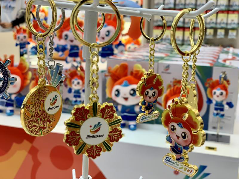 快来把金凤娃带回家亚青会特许商品零售店今天正式开业