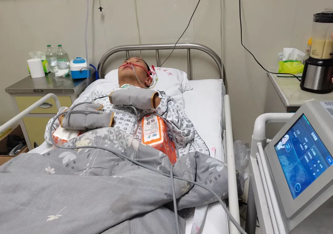 事发至今近11个月,耿彦飞仍近乎植物人状态.新京报记者 李英强 摄