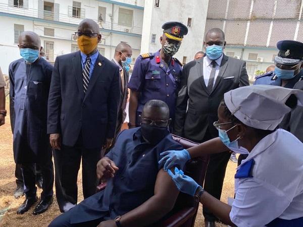 塞拉利昂举行新冠疫苗接种启动仪式，感谢中国慷慨提供的疫苗休闲区蓝鸢梦想 - Www.slyday.coM