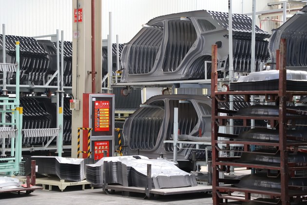 汽车看点 自媒体 正文冲压生产线由济南二机床和日产ihi提供的全自动