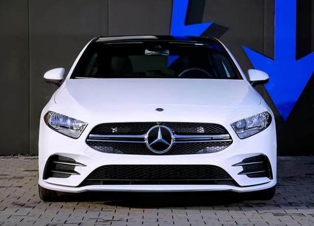 奔驰a35 amg改装版 搭全新套件 性能大幅提升