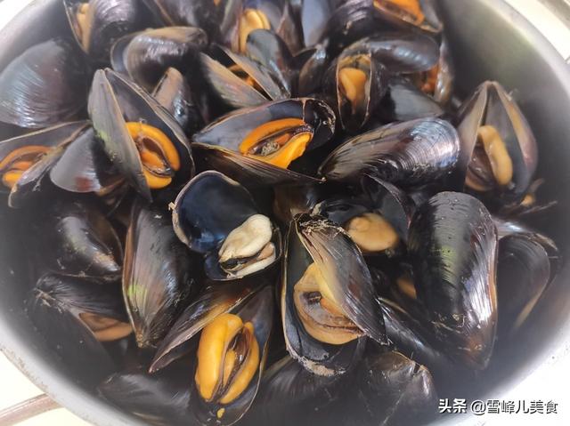 3月海虹正肥美2块钱一斤,做法简单鲜嫩营养,比肉都好吃,真鲜