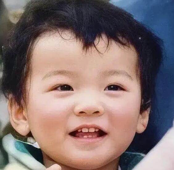 龚俊张哲瀚童年照曝光 网友:优良的基因果然是从小到大