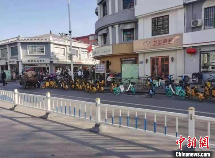 晋中市城区共享单车乱象。 晋中市城市管理局供图