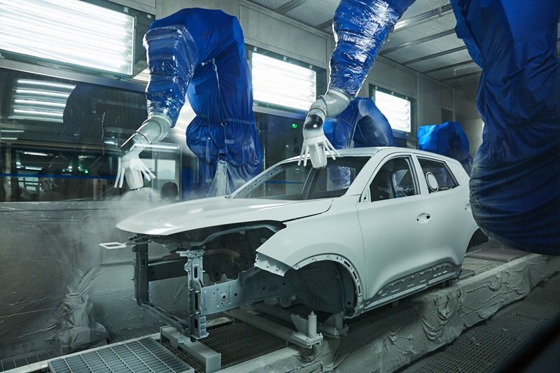 喷漆之后是烘干,在100多摄氏度的烘房内,历经25分钟.