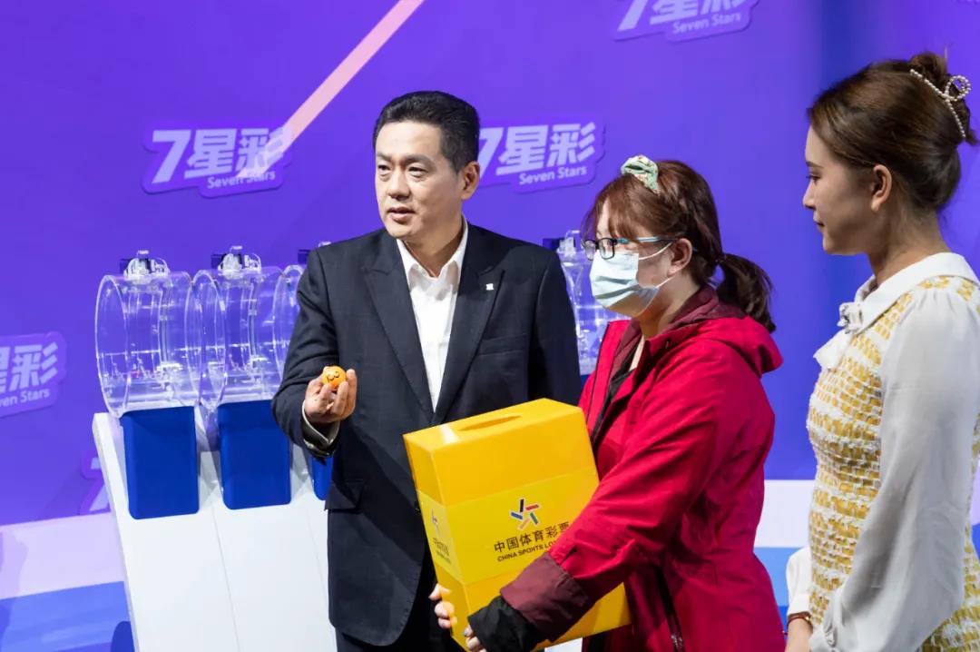 公益也便利!体彩渠道伙伴见证全透明开奖