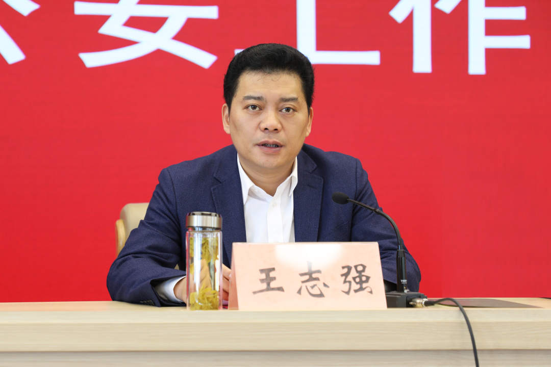 王志强在全县公安工作会议上强调:继续在大战大考中扛责任做表率