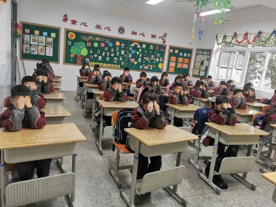 校园新闻爱眼护眼绽放睛彩西善桥中心小学开展防近视活动