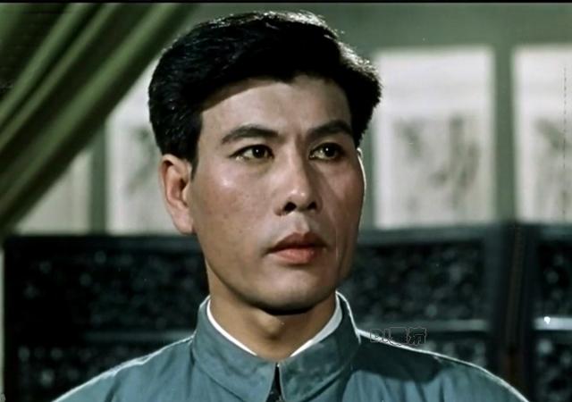 八一厂男星李炎,曾因不好看而自卑,后却成了银幕"高干专业户"