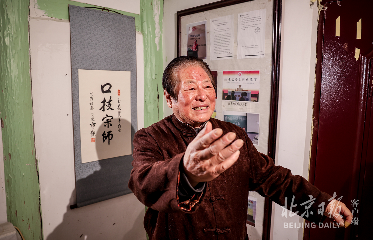 牛玉亮的口技表演,声,韵,意,情并茂,饶有趣味.