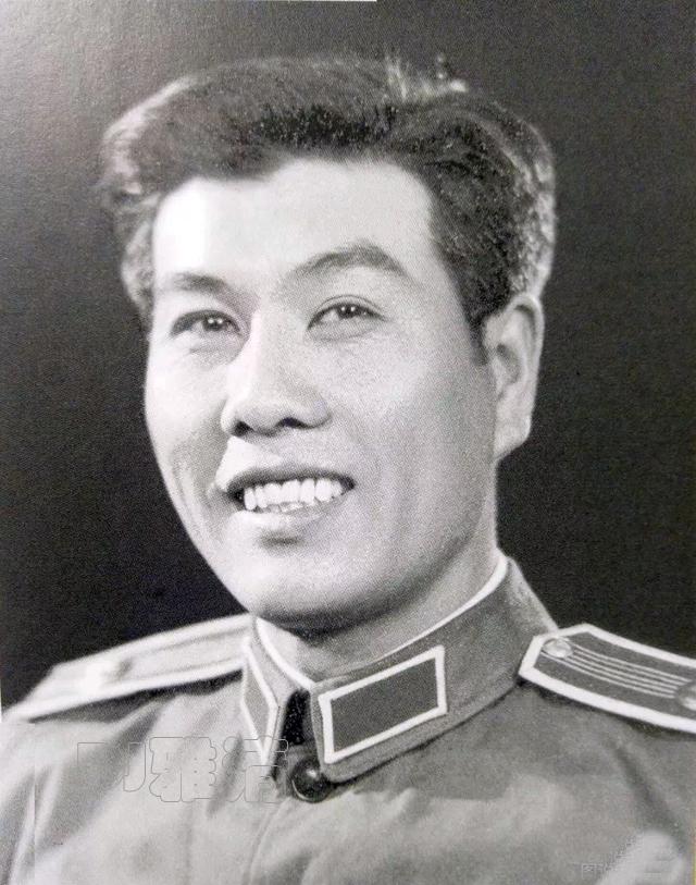 八一厂男星李炎,曾因不好看而自卑,后却成了银幕"高干专业户"