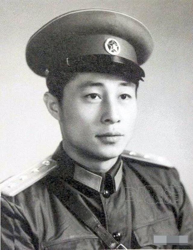 八一厂男星李炎,曾因不好看而自卑,后却成了银幕"高干专业户"