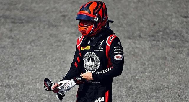 哈斯车队展示马泽平f1新赛季头盔颜色没俄国旗图像