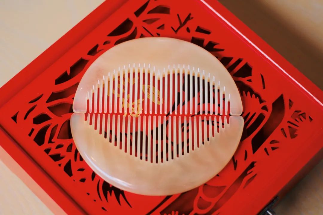 用一根牛角拿下世遗金狮奖,这把福州角梳大有来头!__财经头条