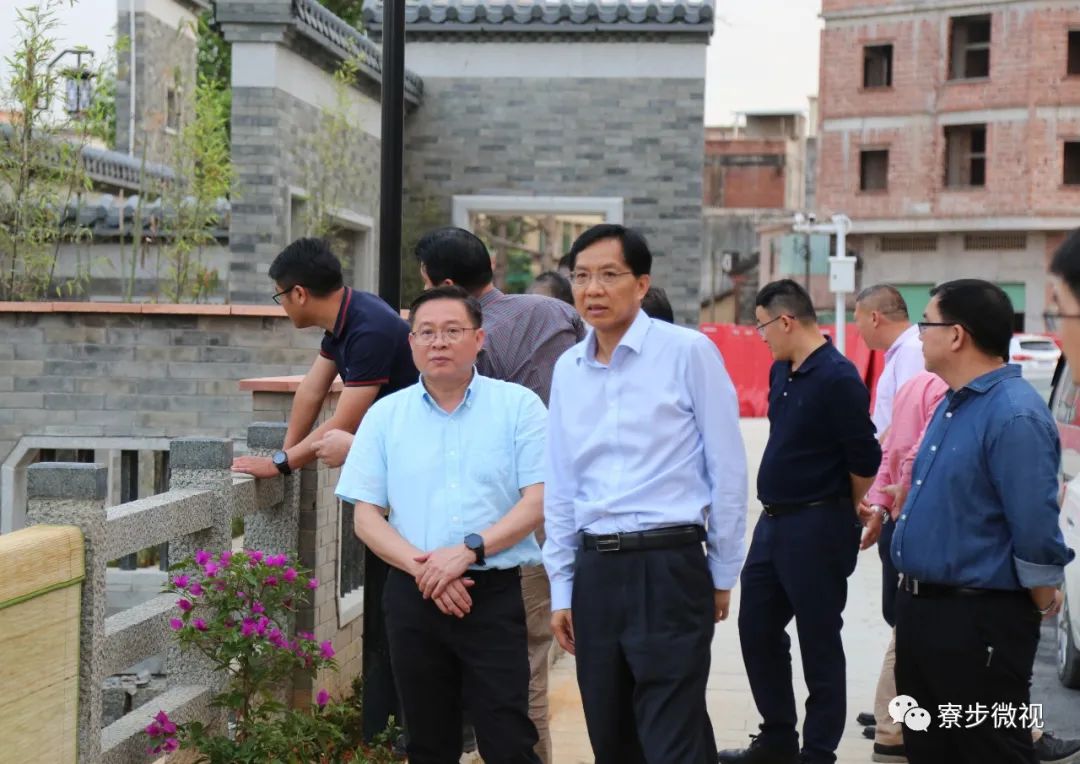 市委农办常务副主任吴美良一行与镇委委员陈润田等亲切座谈,就我镇