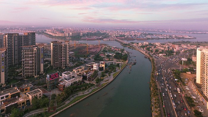 黄昏的海甸岛—滨江海岸。图片来源：界面海南