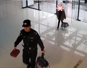 “生命线”上的守护者 女子打110点加辣小龙虾?警员秒懂休闲区蓝鸢梦想 - Www.slyday.coM “生命线”上的守护者 女子打110点加辣小龙虾?警员秒懂休闲区蓝鸢梦想 - Www.slyday.coM